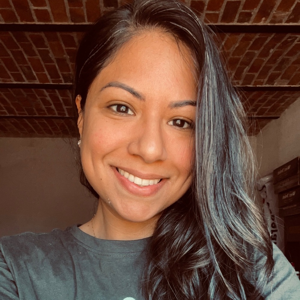 Meet your Posher, Mayra